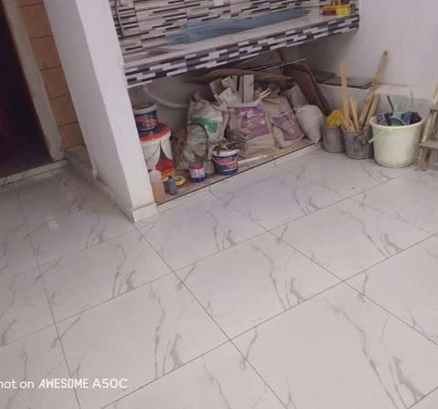 Studio moderne à louer au Rond-point CCC, Douala
