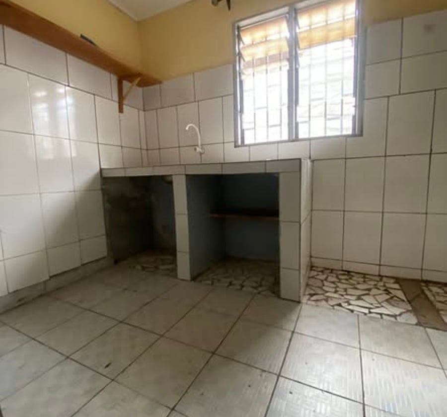 Appartement 2 chambres à Ndogbong - 100 000 FCFA/mois