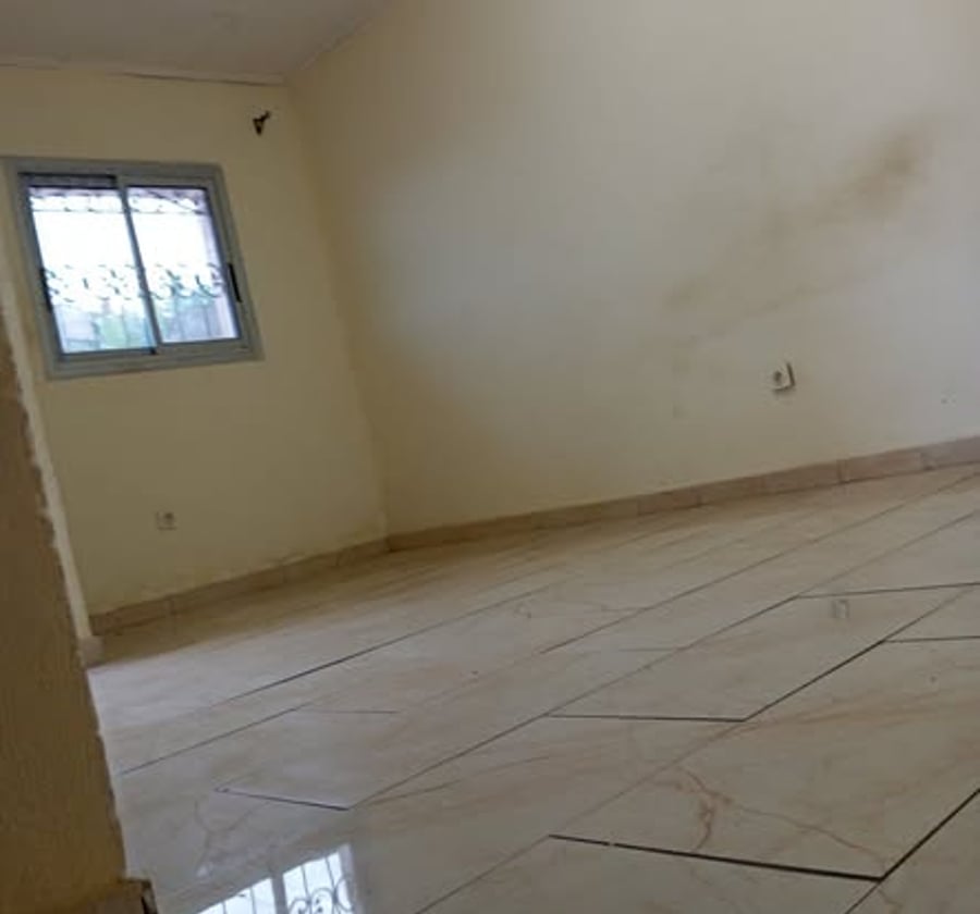 Studio moderne à Nyalla Nkolbong