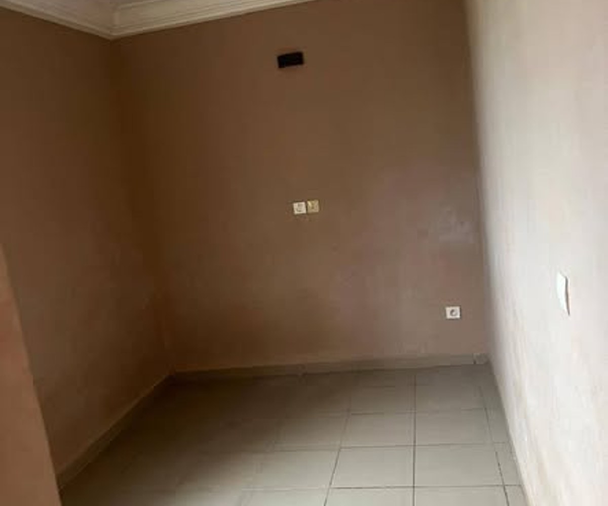 Très grande chambre moderne à louer - Yassa, Douala