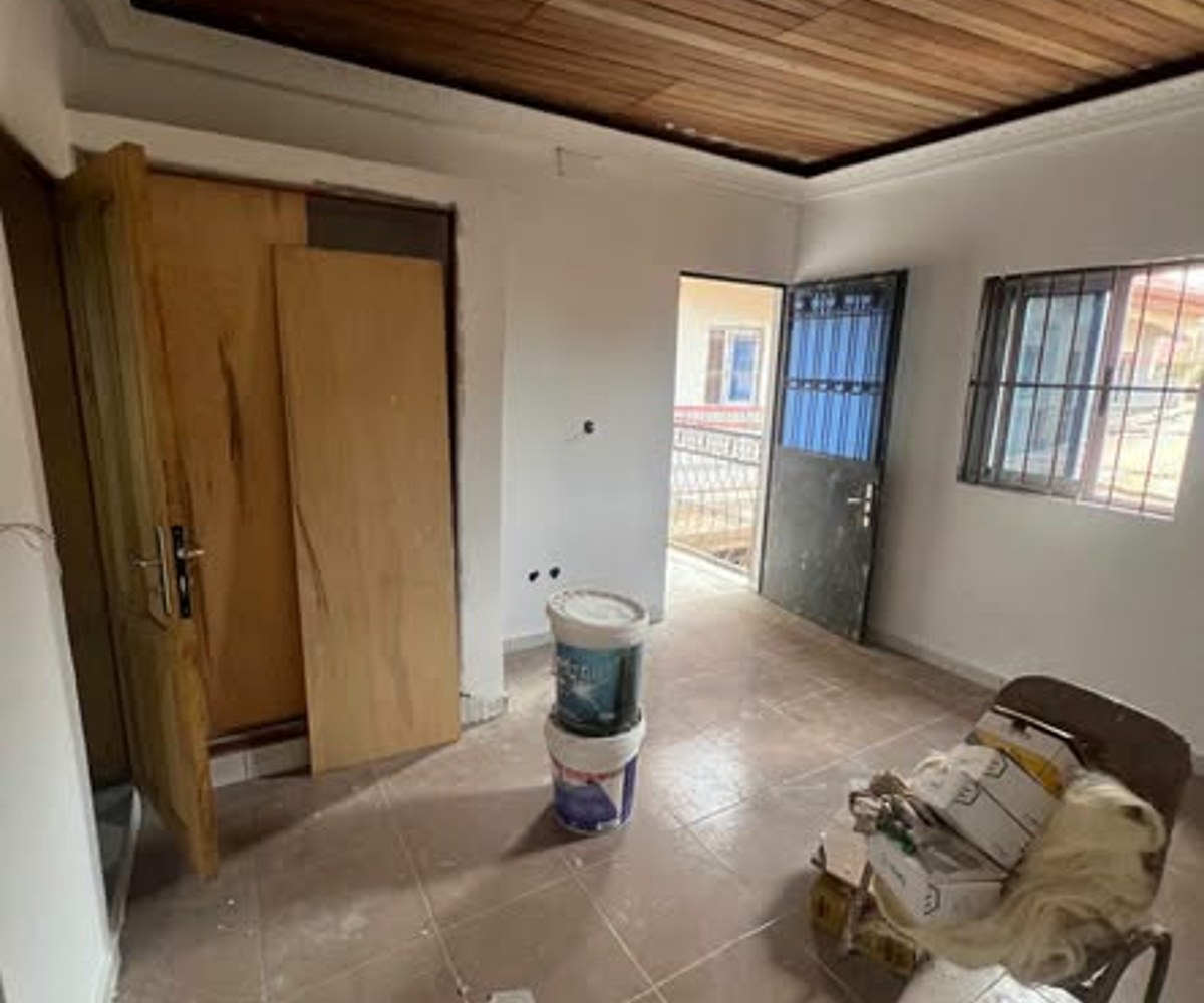 Série de 3 chambres modernes staffées à Nsam, Yaoundé