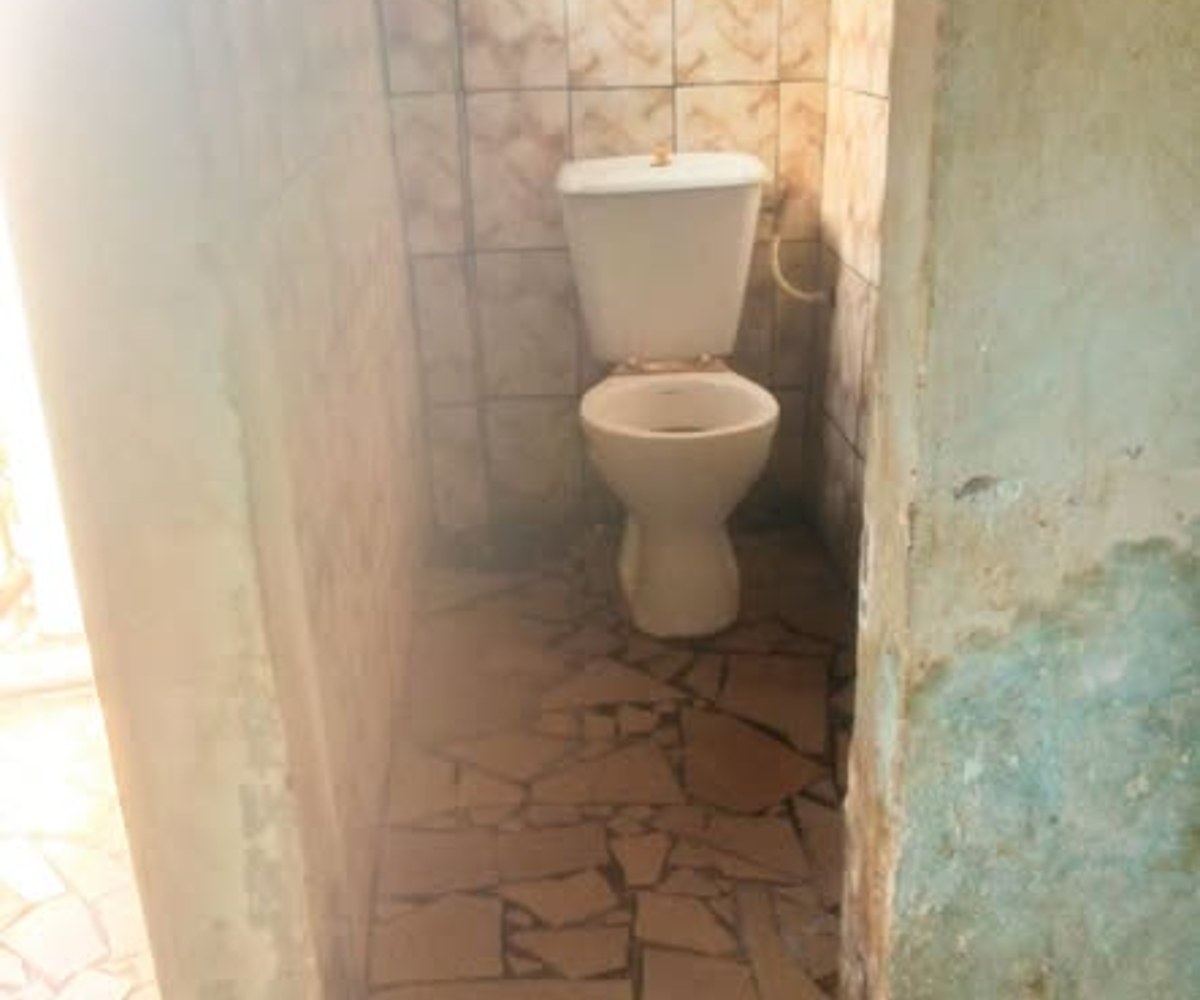 Chambre Moderne 3 Pièces à Louer à Étoug-Ébé