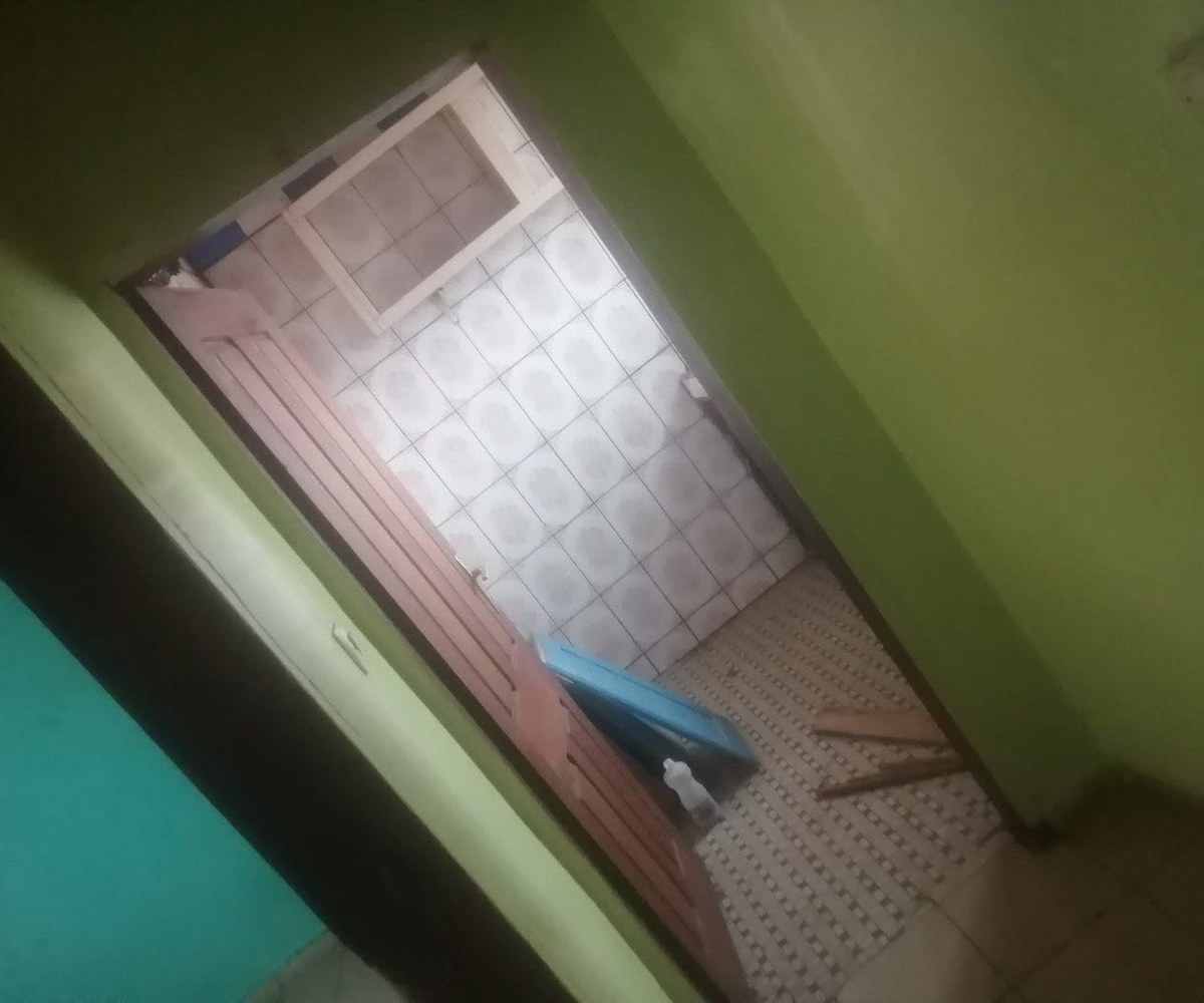Studio moderne 3ème étage à Nkomo