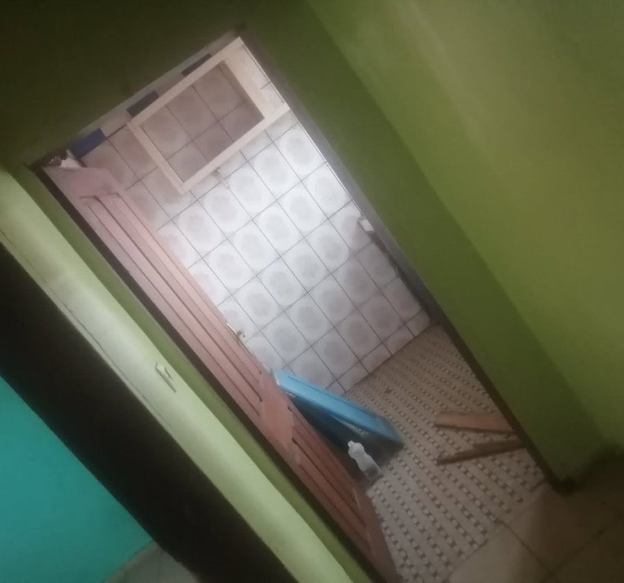 Studio moderne 3ème étage à Nkomo