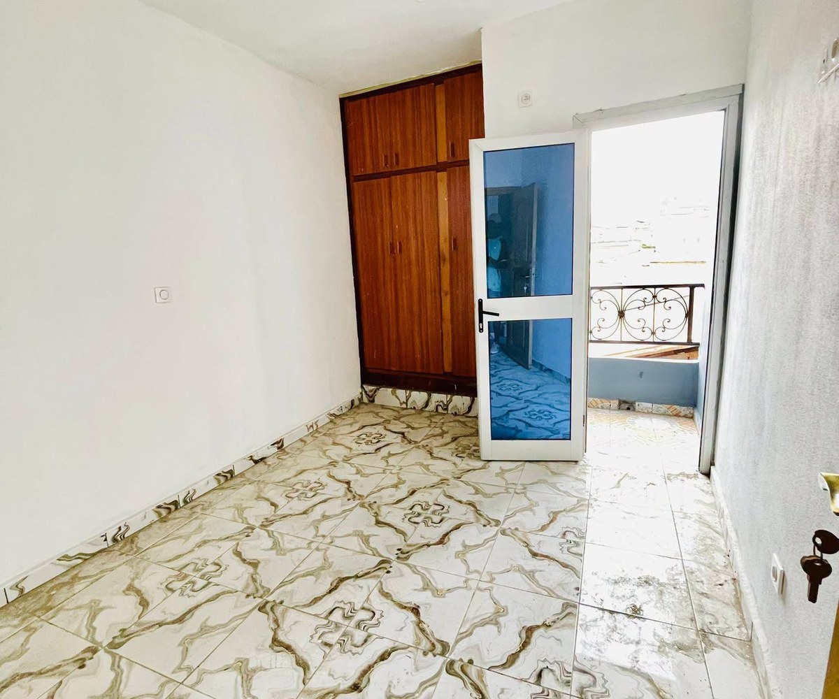Studio moderne à louer - Biyem-Assi
