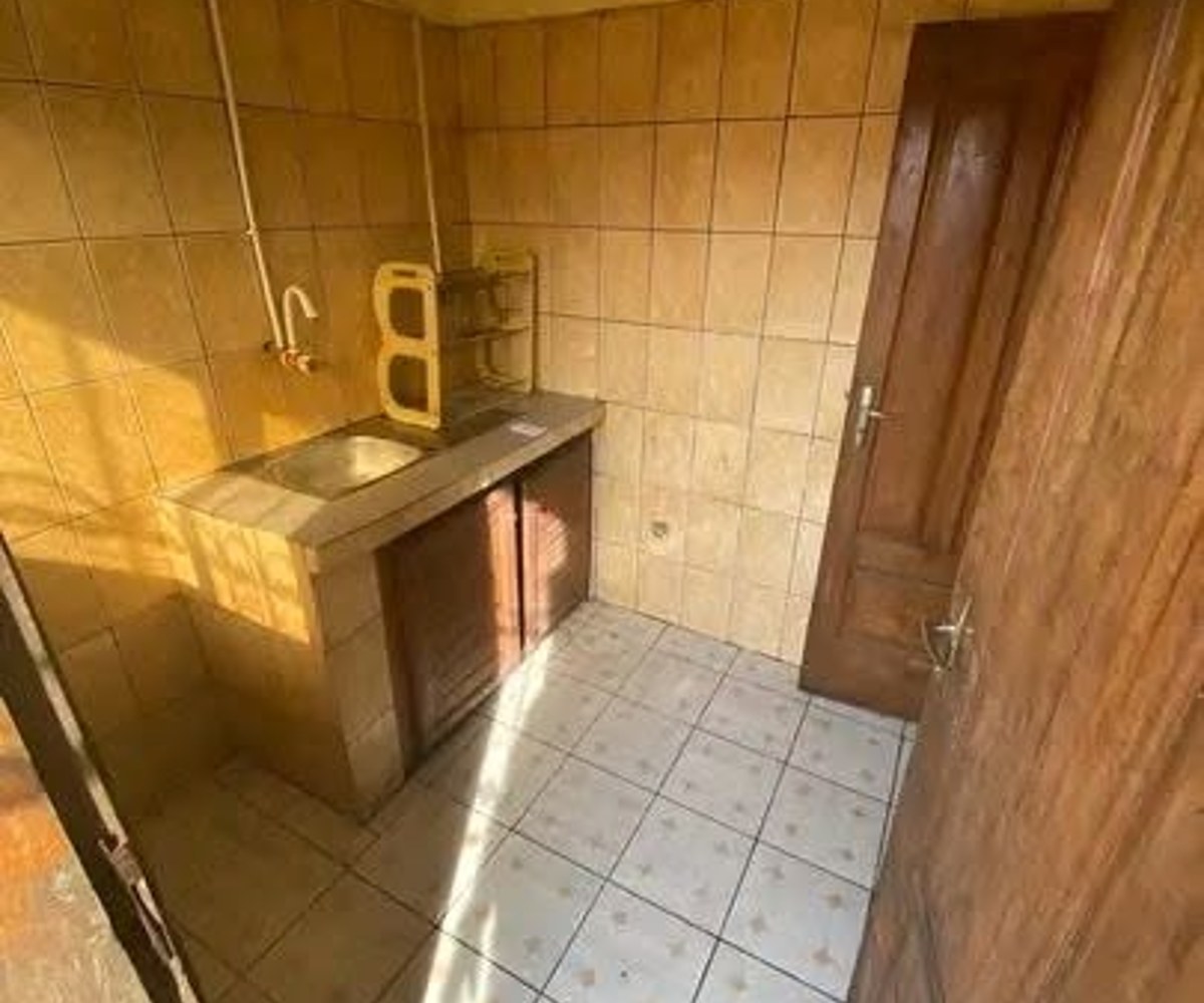 Studio moderne à louer à Logbaba