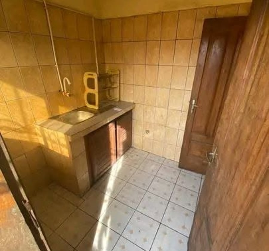 Studio moderne à louer à Logbaba