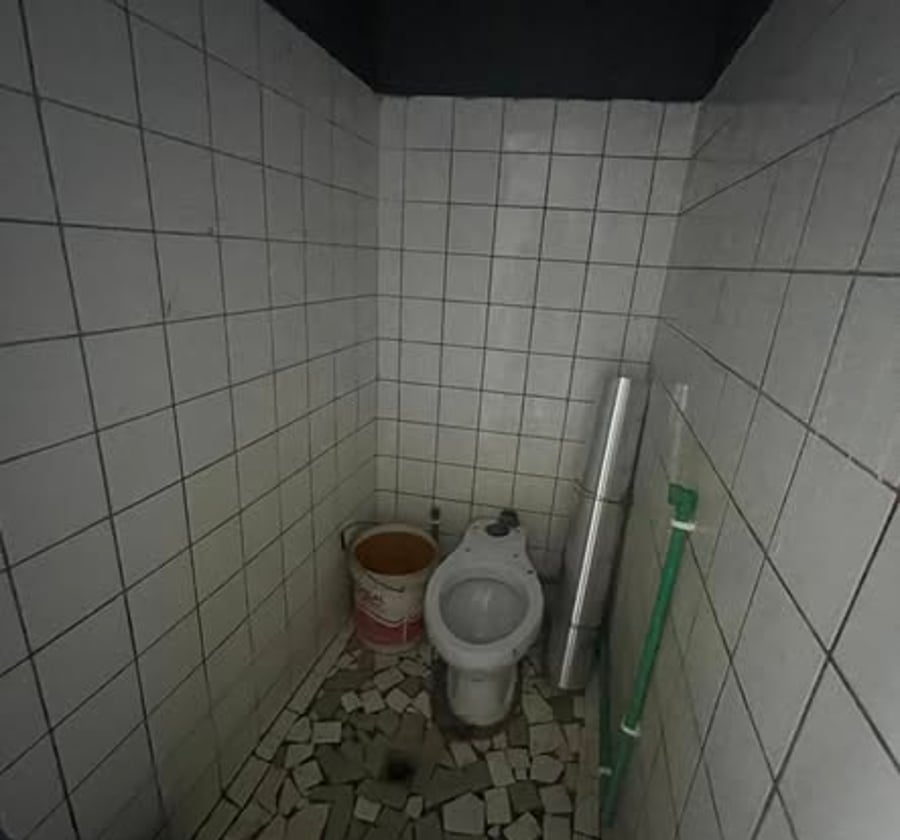 Chambre moderne à Beedi