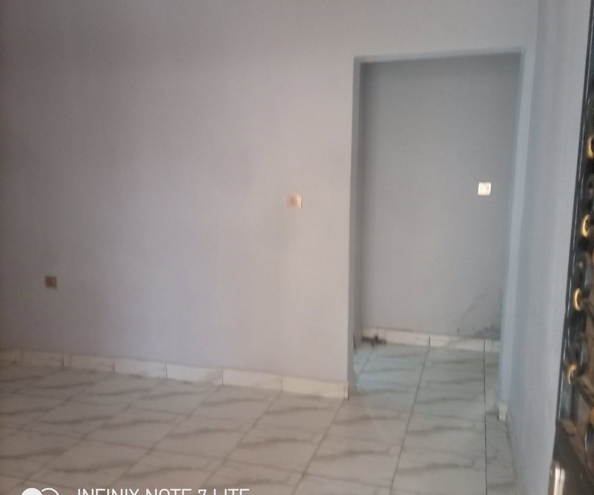 Studio moderne à louer à Odza