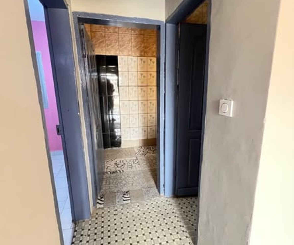 Studio moderne à louer à Kotto Chefferie
