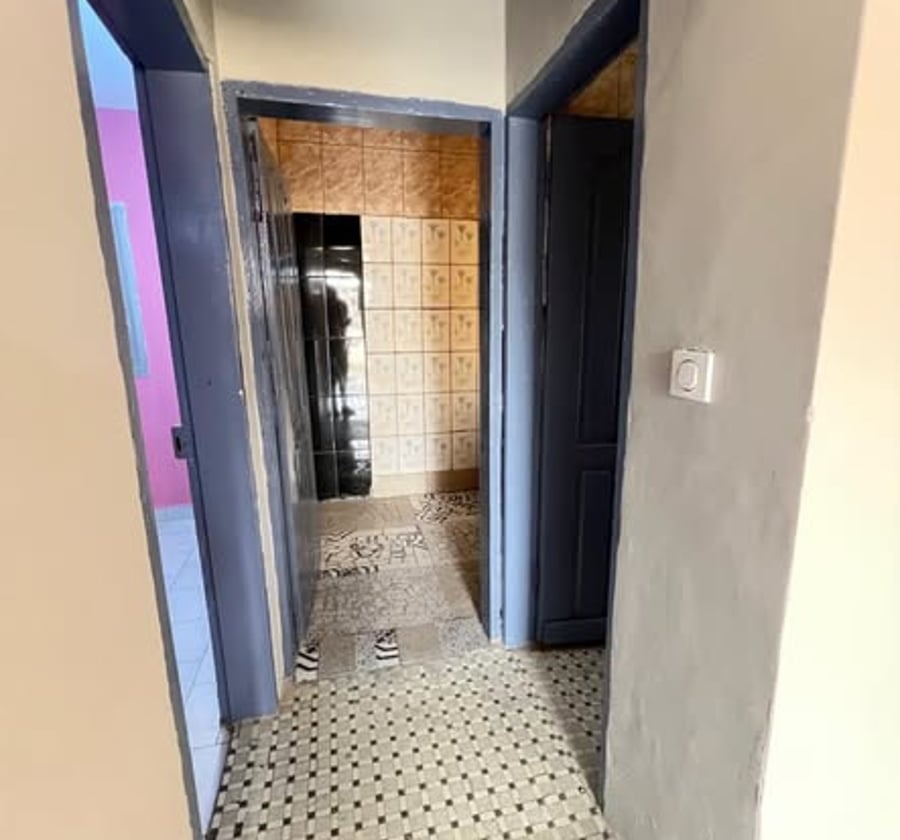 Studio moderne à louer à Kotto Chefferie