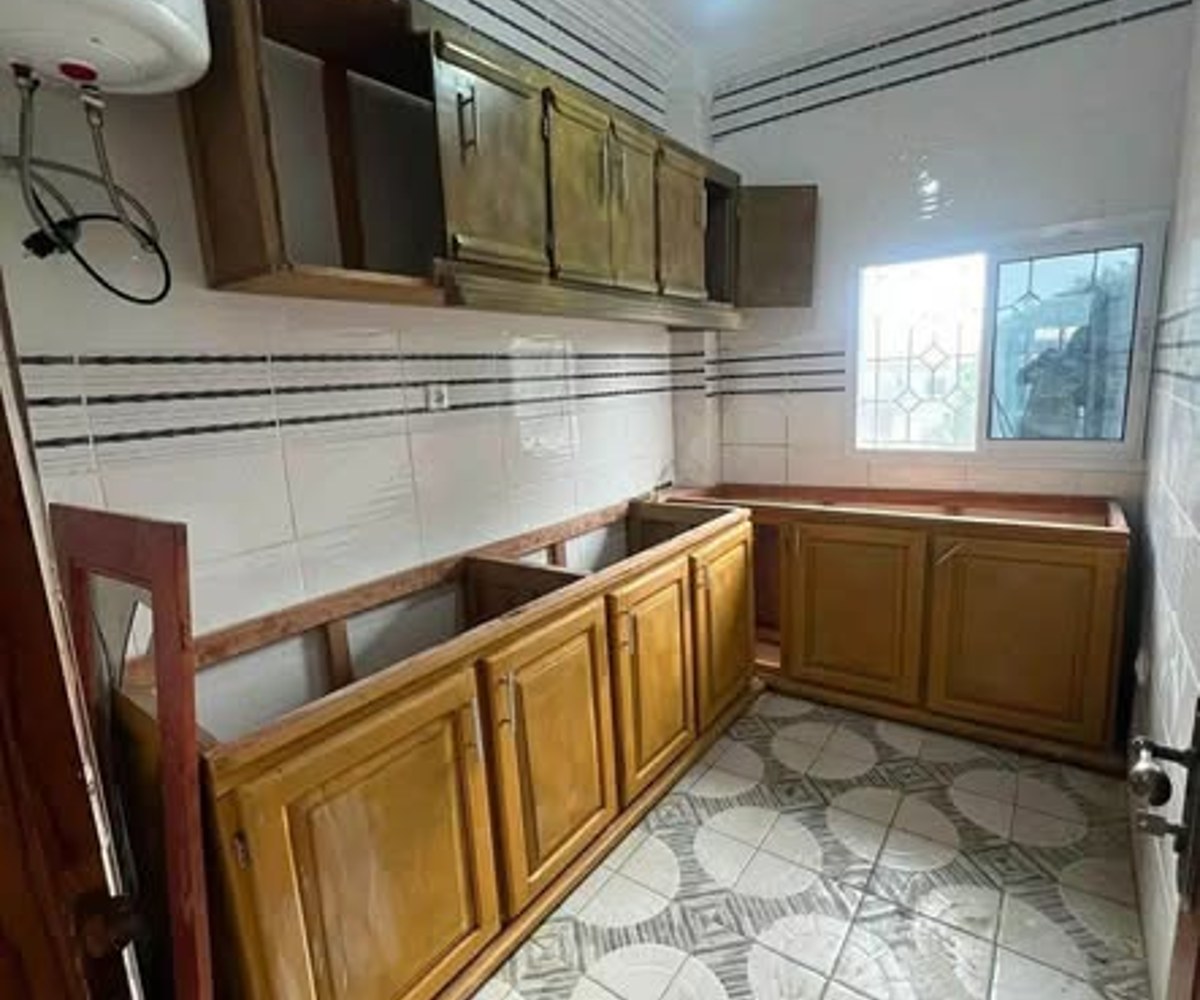 Studio moderne à louer à Efoulan