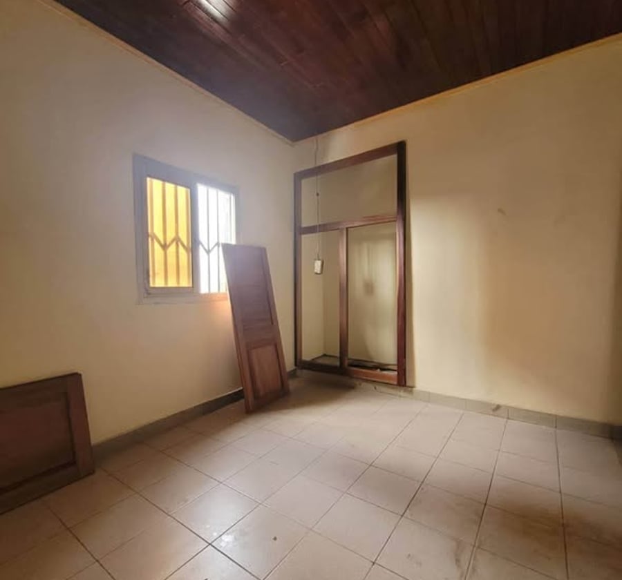 Appartement à louer à Biyem-Assi, derrière chapelle TKC
