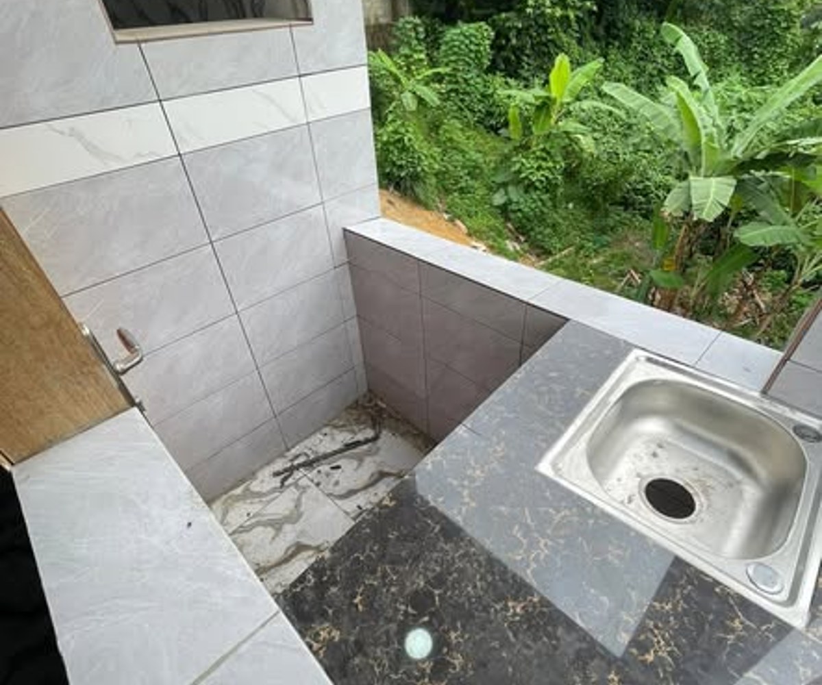 Chambre moderne à louer à PK 15 Douala