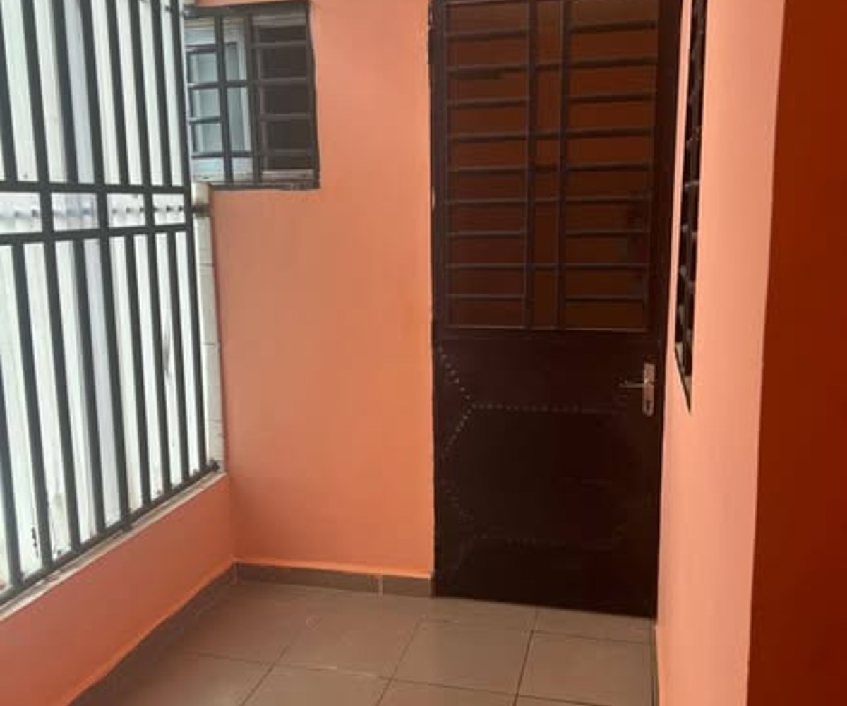 Très grande chambre moderne à louer - Yassa, Douala
