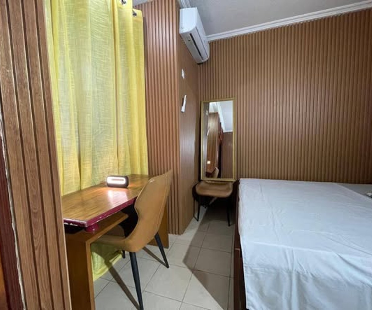 Chambre meublée à Akwa - 20 000 FCFA/nuit