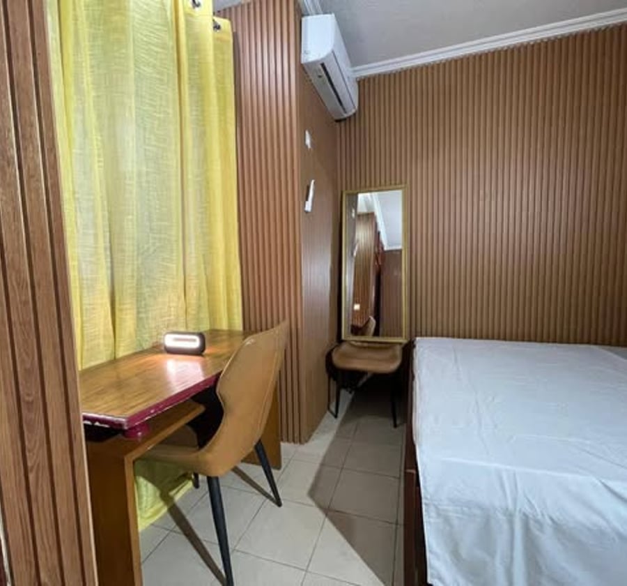 Chambre meublée à Akwa - 20 000 FCFA/nuit