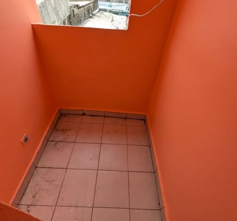 Chambre moderne avec cuisine et balcon - Ange Raphaël