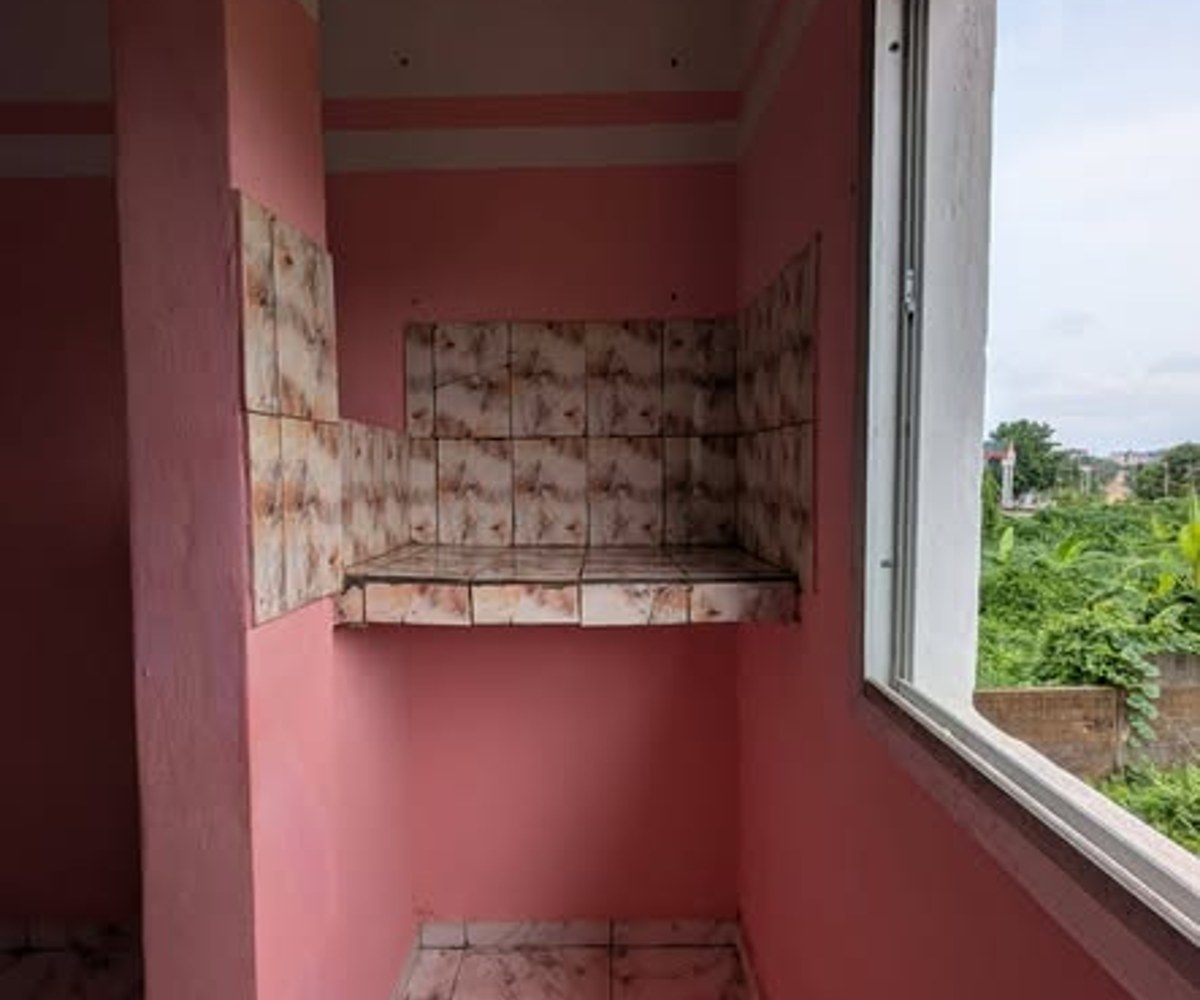 Jolie et vaste chambre à louer à Logbessou