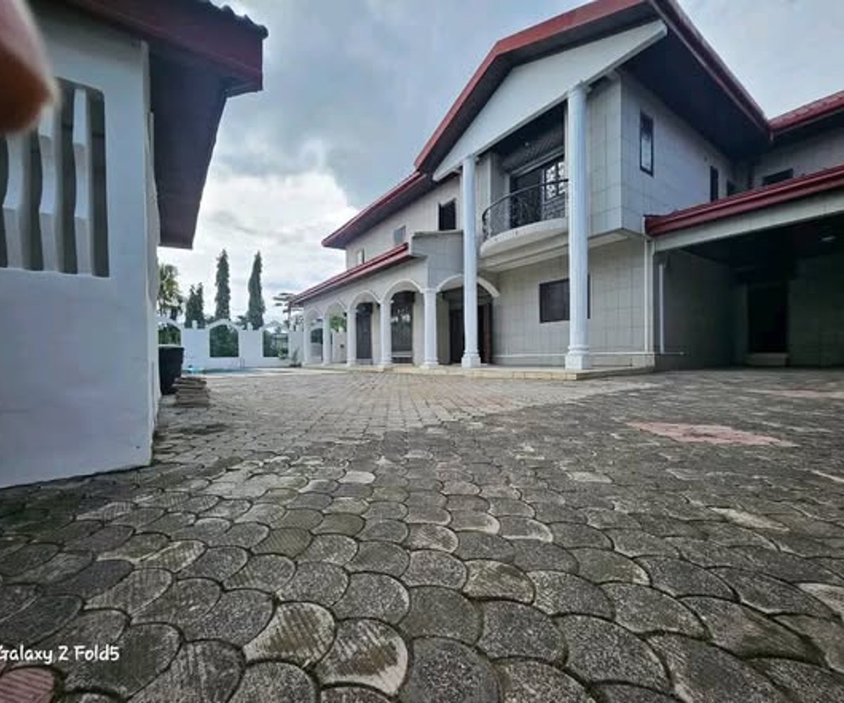 Duplex 5 chambres - Bonapriso