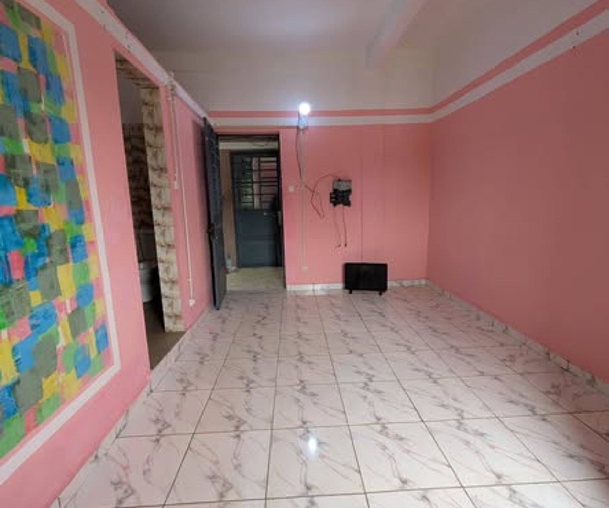 Jolie et vaste chambre à louer à Logbessou