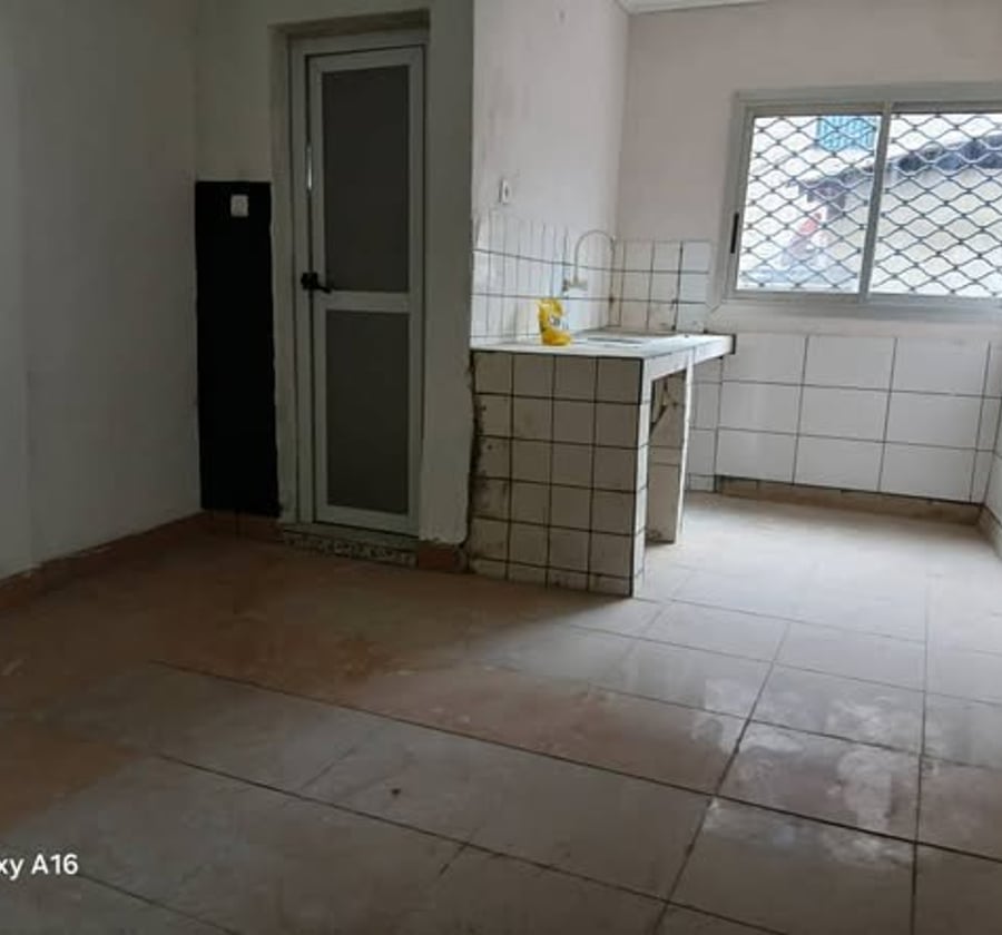 Vaste Chambre Moderne à Bonamoussadi, Douala