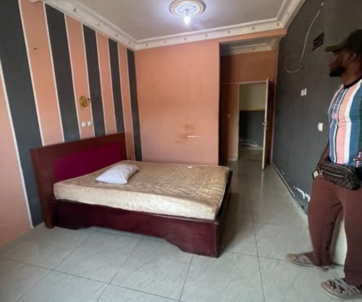 Chambre moderne à louer – Biyem Assi