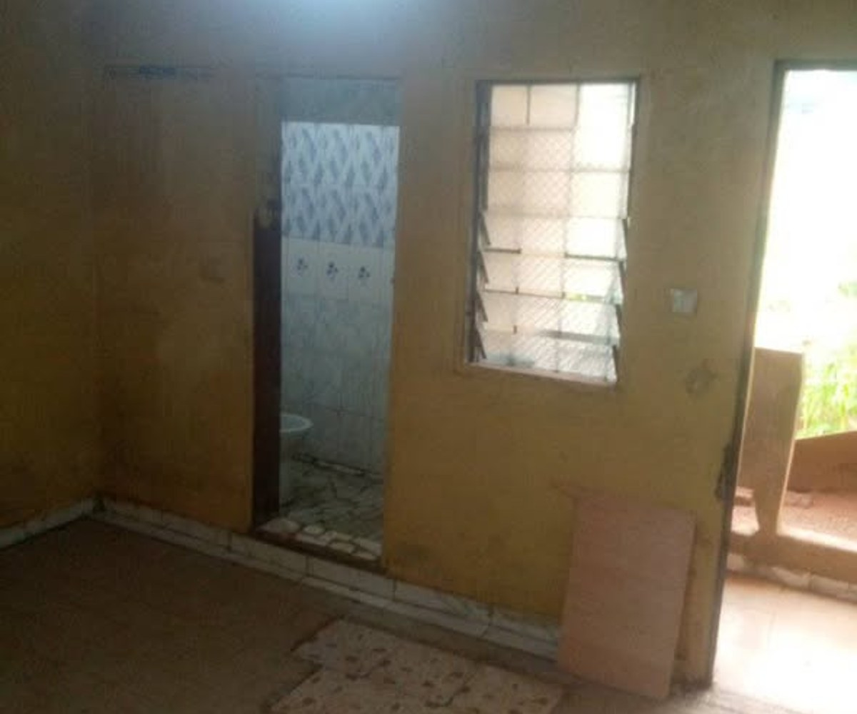Grande chambre moderne 2 pièces à Nkolbisson
