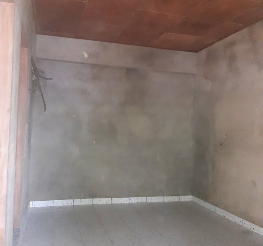 Chambre moderne dans la barrière à Ndogpassi II