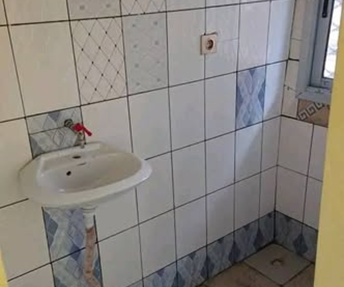 Studio moderne à Logbaba Saker