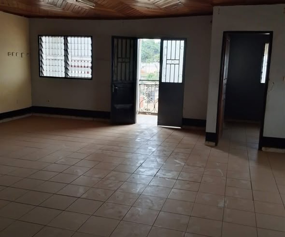 Très vaste appartement moderne 3 chambres à Biteng