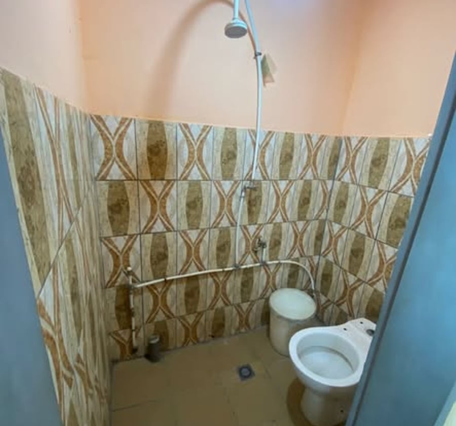 Chambre moderne 3 pièces à louer à PK 14, Douala