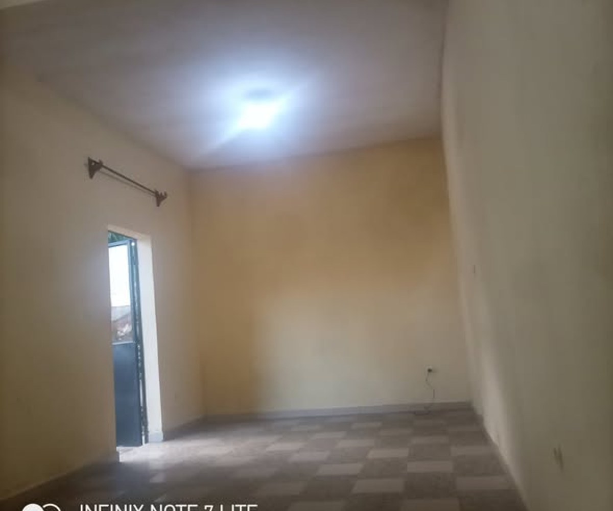 Chambre moderne à louer à Odza, Borne 10