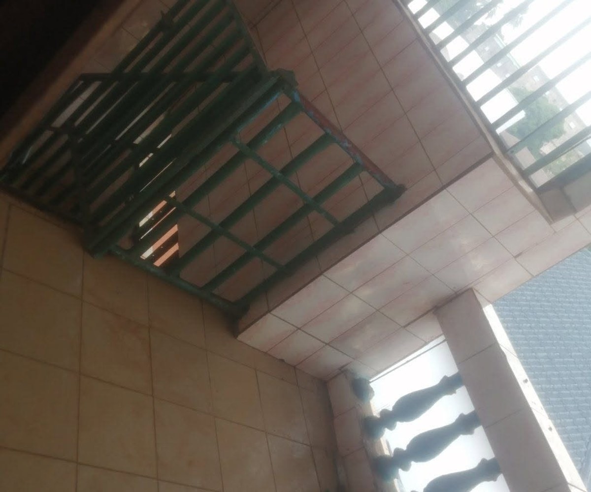 Studio moderne 3ème étage à Nkomo