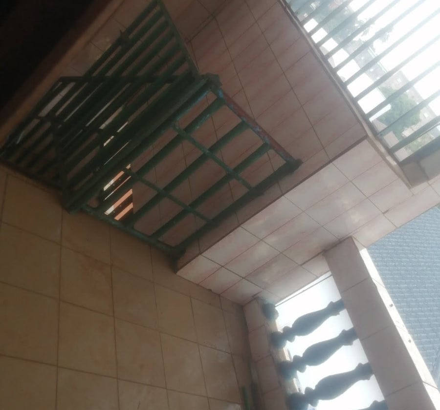 Studio moderne 3ème étage à Nkomo