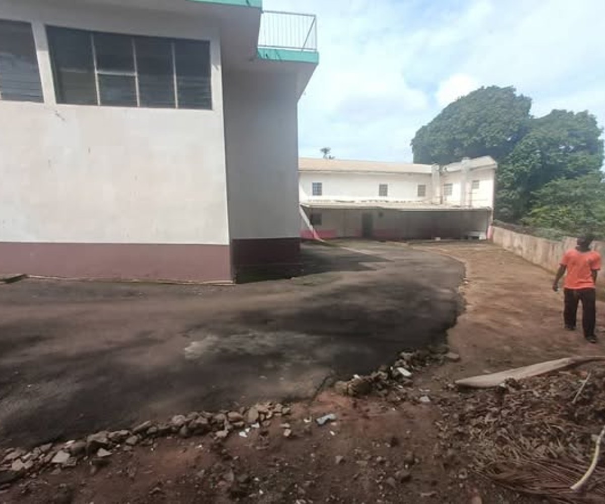 Grande concession à louer à Bastos, Yaoundé