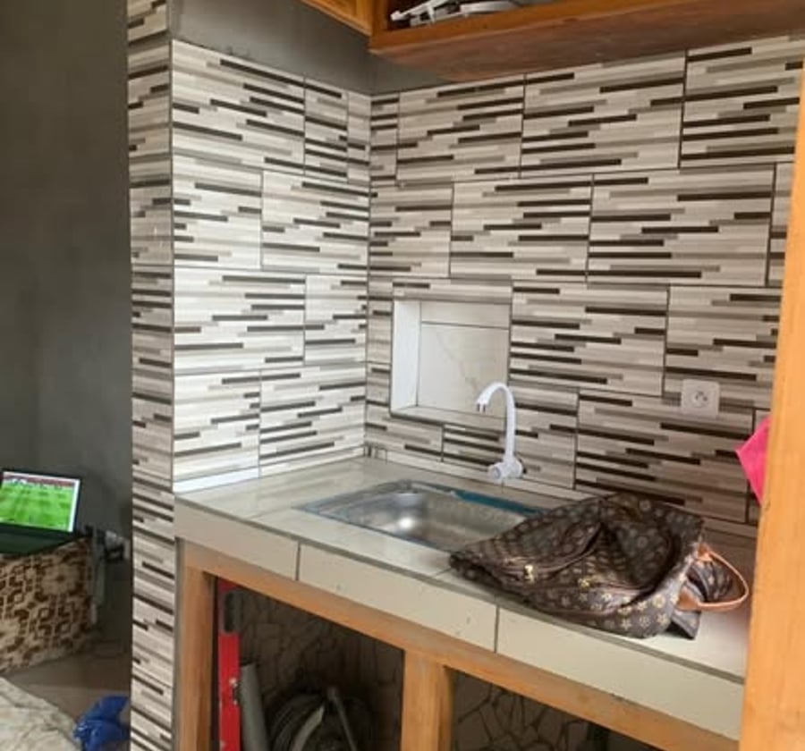 Vaste chambre moderne à Yassa