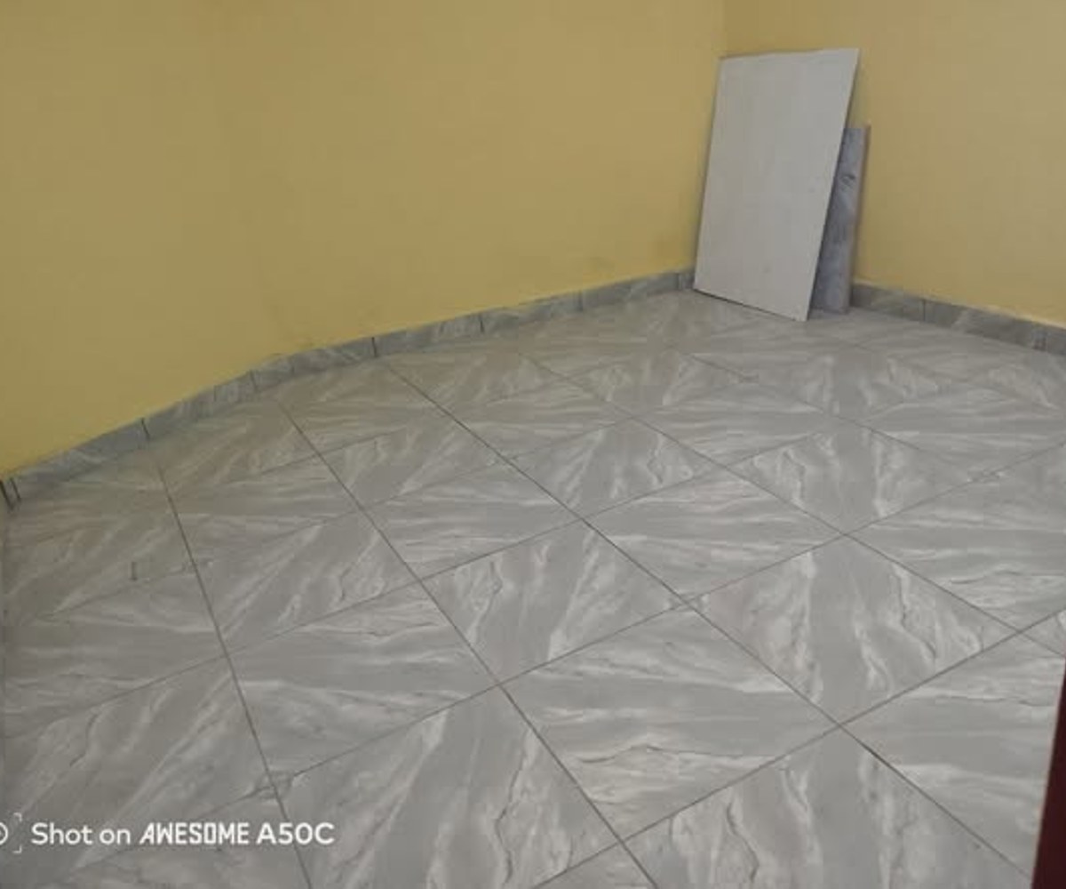 Studio moderne à louer au Rond-point CCC, Douala