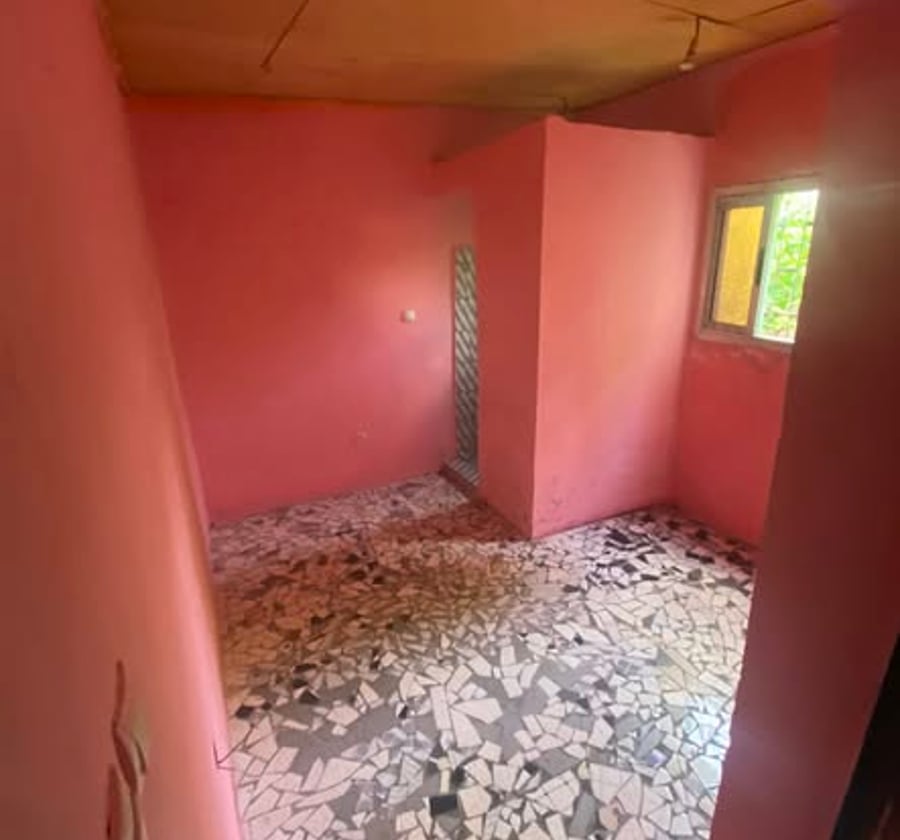 Chambre moderne à louer à Ndogbong