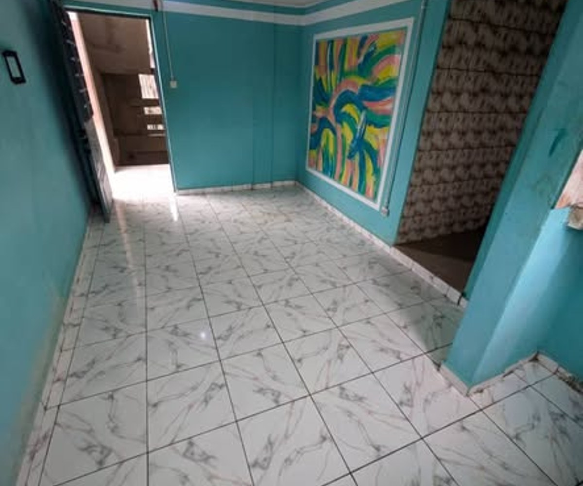 Grande chambre à louer à Logbessou