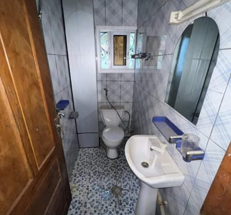 Studio moderne à louer à PK12, Douala
