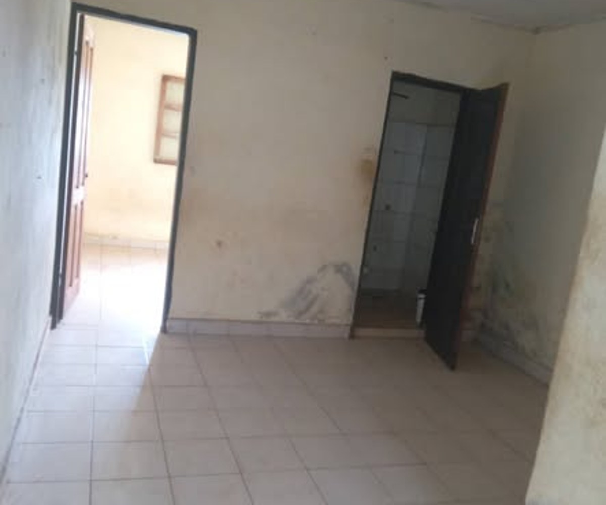 Studio moderne à louer à Obobogo