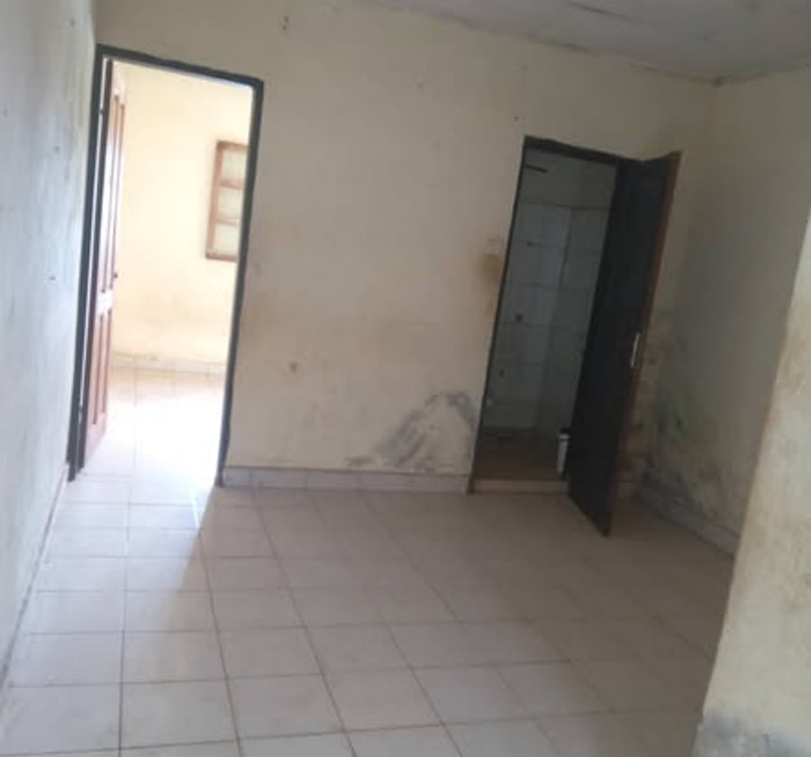 Studio moderne à louer à Obobogo