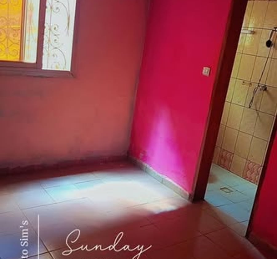 Chambre moderne à Nkoabang