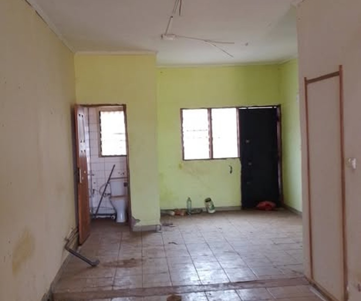 Emplacement commercial à louer à Yaoundé Ekounou
