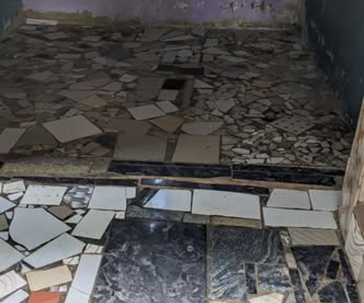 Chambre semi-moderne à louer à Obobogo - 23 000 FCFA
