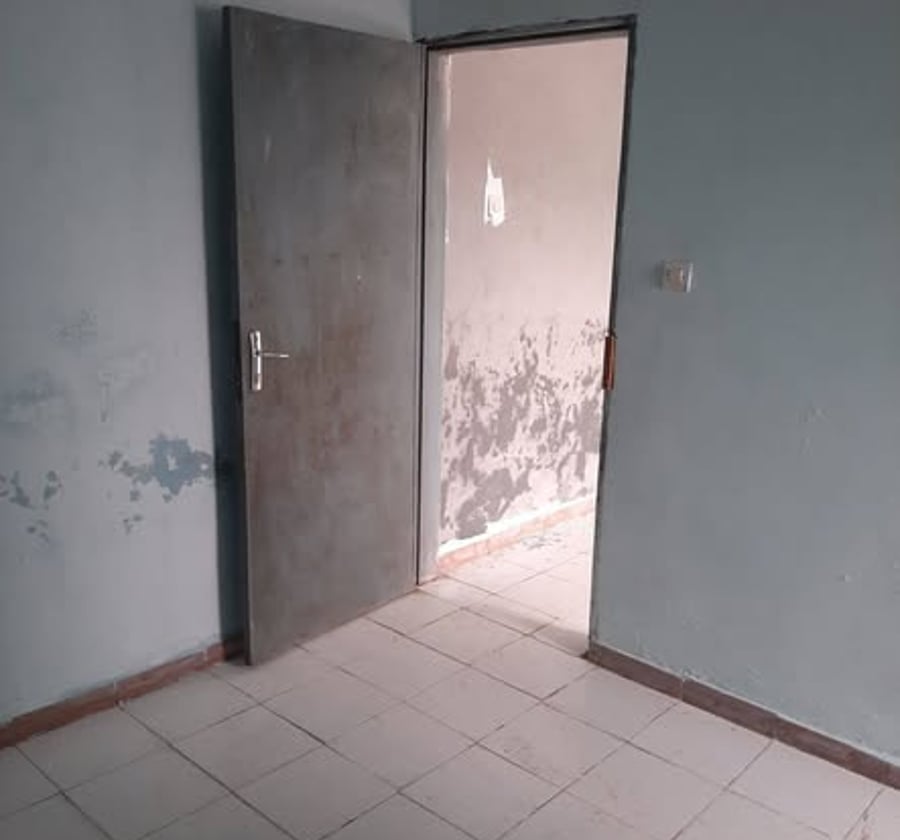 Studio moderne à louer à PK10 Douala