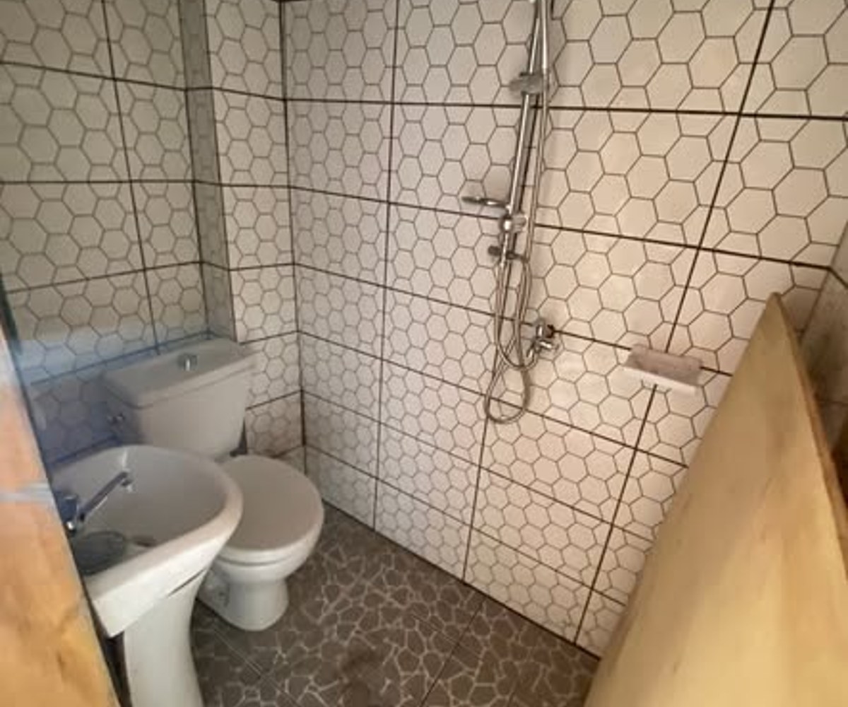 Vaste chambre moderne trois pièces – Cité des Palmiers