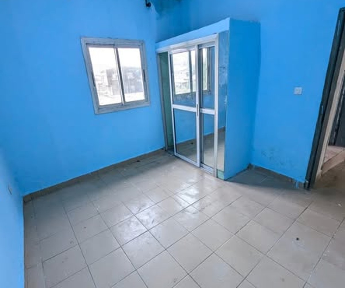 Studio moderne 4 pièces avec balcon et staffé – CIC cacao