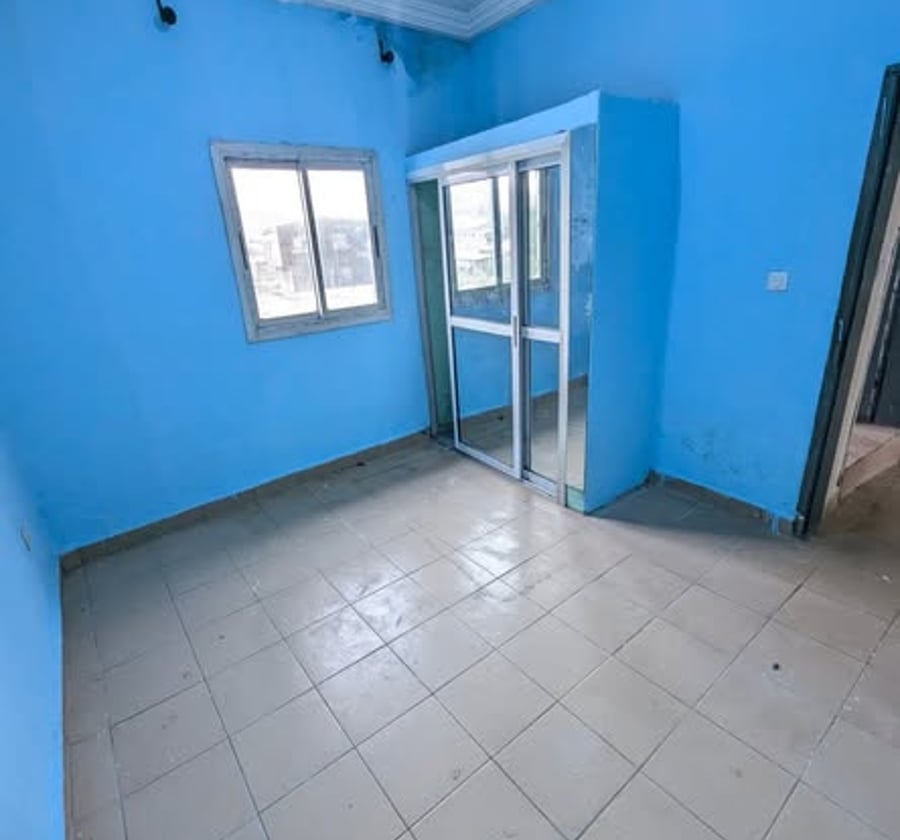 Studio moderne 4 pièces avec balcon et staffé – CIC cacao